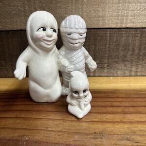 Vtg Handpainted Ceramic Halloween Ghost And Mummy Figurine Holding Hands 5.5”